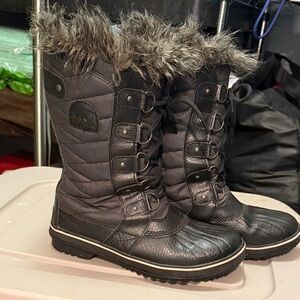 Sorel Black Quilted Winter Boots with Faux Fur